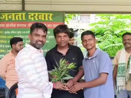 पोटका: धोलाडीह के लक्ष्मण मुर्मू बने माध्यमिक शिक्षक, विधायक ने किया सम्मानित