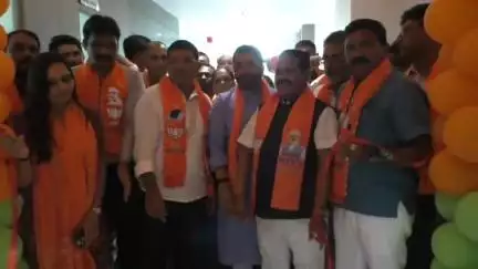 બારડોલી: જિલ્લા ભાજપ કાર્યાલય બારડોલી ખાતે મોદી સરકારના 11વર્ષના કાર્યનું પોસ્ટર પ્રદર્શન મંત્રી કુંવરજી હળપતિએ ખુલ્લું મૂક્યું