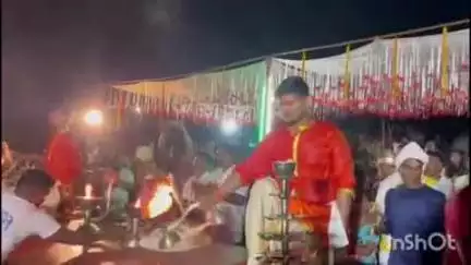 बड़हरा: बलुआ गंगा घाट पर श्री संत कला बाबा के सोज्जन्य से गंगा आरती का आयोजन किया गया
