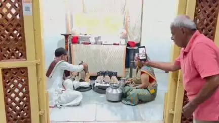 જંબુસર: જંબુસર સ્થિત શામલાલ મંદિર ખાતે આજ ના જ્યેષ્ઠાભિષેક ના દર્શન નો લાવવો લીધો