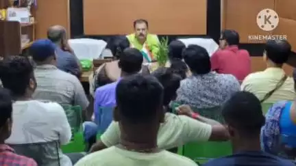 বজবজ ২: এলাকার নানান সমস্যা সংক্রান্ত বিষয় নিয়ে একটি আলোচনা বৈঠক করেন বজবজ ২ নম্বর পঞ্চায়েত সমিতির সভাপতি বুচান ব্যানার্জি
