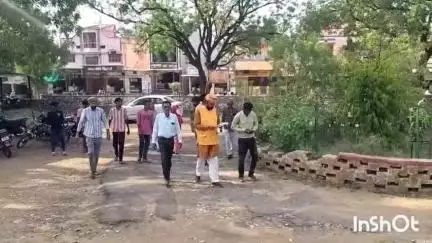 गढ़ी: गढ़ी के वार्ड संक्या 1 में तेजस्विनी महाविद्यालय के पास पानी की निकासी नही होने से घरों में घुस रहा है पानी, #jansamasya