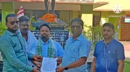 अडकी: मुंडारी भाषा को JTET नियमावली में शामिल करने की मांग के साथ खूंटी उपायुक्त को ज्ञापन सौंपा गया