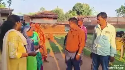 देवीपुर: गरीब की बेटी की शादी में प्रखंड विकास पदाधिकारी ने की आर्थिक मदद