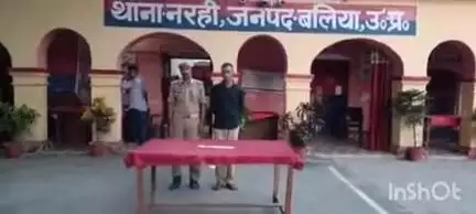 बलिया: नरही थाने की पुलिस ने उजियार घाट के पास से आरोपी को नाजायज चाकू के साथ किया गिरफ्तार