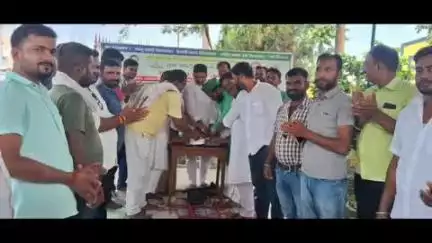 सुपौल: राष्ट्रीय जनता दल सुपौल जिला कार्यालय में बुधवार को लालू यादव का 78वां जन्म दिवस मनाया गया