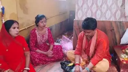 दुमका: धर्म और पूजा को लेकर मंदिरों में उमड़ी श्रद्धालुओं की भीड़, की विशेष अर्चना