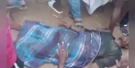 காட்டுமன்னார்கோயில்: மனவெளியில் வாலிபர் வெட்டி கொலை, உடலை எடுக்க விடாமல் உறவினர்கள் போராட்டத்தால் பரபரப்பு