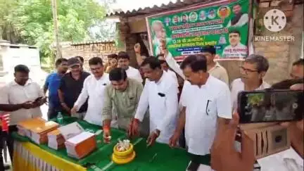 कुढ़नी: कुढ़नी प्रखंड में राजद सुप्रीमो लालू प्रसाद यादव का 78वां जन्मदिन मनाया गया