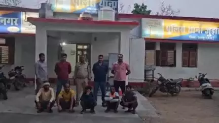 जुझारनगर पुलिस का जुआ फड़ पर छापा, 5 जुआरी ₹5320 के साथ गिरफ्तार