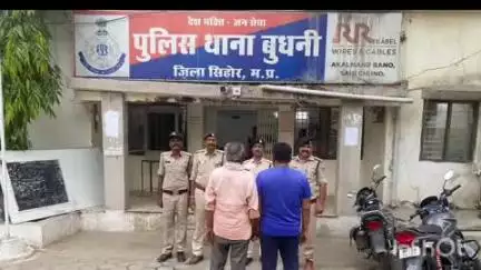 बुदनी: नगर में फर्जी अनुबंध बनाकर TNCP से अनुमति लेकर प्लॉट बेचने के मामले में पुलिस ने तीन आरोपियों को गिरफ्तार किया