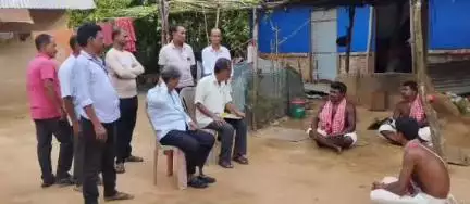 বিলোনিয়া: প্রয়াত সিপিআই (এম) নেতার বাড়ীতে গিয়ে গভীর শোক ও শ্রদ্ধা জানান সিপিআই (এম) নেতৃত্ব