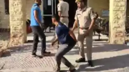 लुणी: जोधपुर लूणी थाना क्षेत्र में अवैध बजरी खनन के मामले में 10 हजार के इनामी अभियुक्त को पुलिस ने आज पकड़ा, जांच जारी