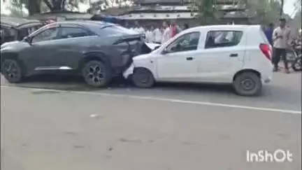 बैकुंठपुर: जमगहना राष्ट्रीय राजमार्ग पर ऑटो और कार की टक्कर में दो लोगों को आई चोट, एफआईआर दर्ज