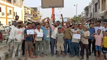 अयोध्या धाम रेलवे स्टेशन मार्ग पर बिजली पानी का संकट, स्थानीय लोगों ने किया प्रदर्शन #Jansamasya