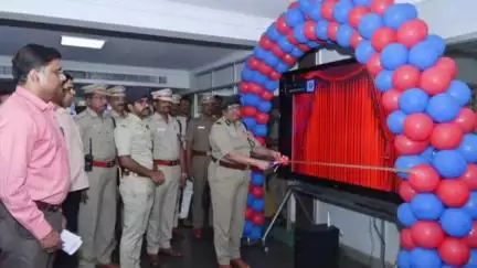 திருச்சி: ஹெல்மெட் மற்றும் சீட்பெல்ட்  அணியாதவர்களை கண்டறிய அதிநவீன கேமராக்கள் -திருச்சி கமிஷனர் கண்டோன்மெண்ட் பகுதியில் தொடங்கி வைத்தார்