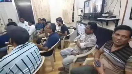 ગરબાડા: ગરબાડા પોલીસ મથકે દાહોદ જિલ્લા ડીવાયએસપી દ્વારા ચૂંટણી અંતર્ગત શાંતિ સમિતિની બેઠક યોજી