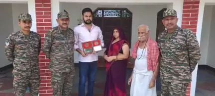 बीघापुर: कारगिल युद्ध में शहीद के परिजनों को सम्मानित किया गया, पिता ने कहा- मेरे बेटे ने दुश्मनों को चटा दी धूल
