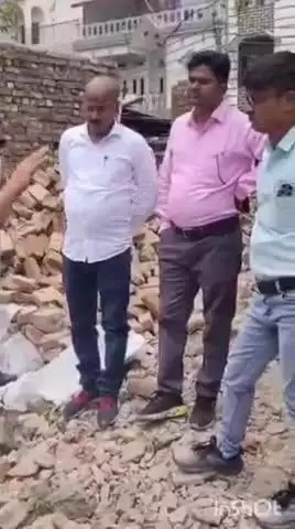 पलिया: जिला पंचायत ने मौनी बाबा स्थान पर अवैध निर्माण पर लगाई रोक, अवैध कब्जा धारकों में मचा हड़कंप