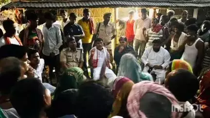 बछवारा: बछवाड़ा विधायक ने चमथा-3 पंचायत के बांध पर बसे परिवारों से की मुलाकात, पुनर्वास पर हुई चर्चा
