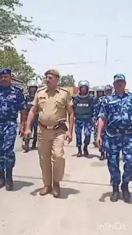 भरतपुर: बयाना थाना क्षेत्र की गढ़ी बजाना में फ्लैग मार्च का आयोजन किया गया
