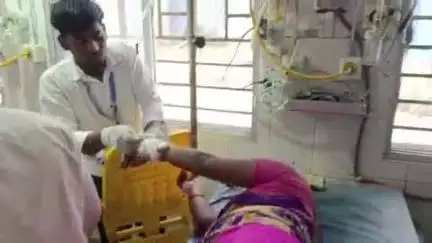 शेखपुरा: चांदनी चौक पर तेज रफ्तार ई-रिक्शा मोड़ने से महिला यात्री गिरी, गंभीर रूप से जख्मी