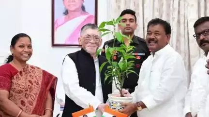 मांडर: पूर्व मंत्री बंधु तिर्की के नेतृत्व में विश्वविद्यालयों की समस्याओं को लेकर एक प्रतिनिधिमंडल राज्यपाल से मिला