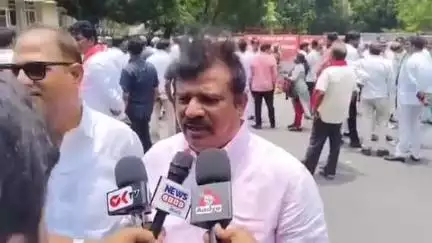 సంగారెడ్డి: ఆర్కే భవన్  వద్ద మీడియాతో మాట్లాడిన మాజీ ఎమ్మెల్యే చంటి క్రాంతి కిరణ్