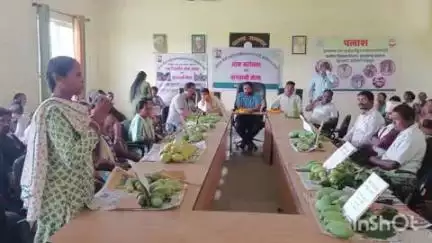 खूंटपानी: खूंटपानी प्रखंड सभागार में आम महोत्सव सह बागवानी मेला आयोजित किया गया