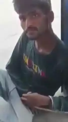 करछना: गंगोत्री नगर स्थित एक गोदाम से लोहे का चैनल चुरा कर भाग रहे चोर को लोगों ने पकड़ा, पुलिस ने रास्ते में छोड़ा