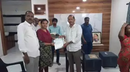 సంతనూతలపాడు: సీఎంఆర్ఎఫ్ చెక్కులను పంపిణీ చేసిన ఎమ్మెల్యే బి.ఎన్ విజయ్ కుమార్