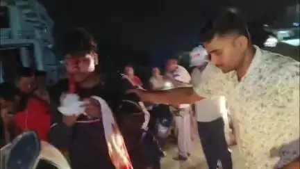 औरंगाबाद: राष्ट्रीय राजमार्ग 19 पर क्षत्रिय नगर के समीप ट्रक की चपेट में आकर मां-बेटा घायल, समाजसेवी ने पहुंचाया सदर अस्पताल