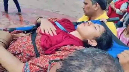 ପୁରୀ ମ୍ୟୁନିସିପାଲଟି: ଶ୍ରୀମନ୍ଦିର ରେ ମହାପ୍ରଭୁ ଙ୍କୁ ଦର୍ଶନ କରିବା ସମୟରେ ଟଳି ପଡିଲେ ଭକ୍ତ ଉଦ୍ଧାର କଲେ ସ୍ୱଛା କର୍ମି l