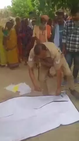 पीलीभीत: माला रेलवे स्टेशन के पास तेज रफ्तार कार ने घर के बाहर खेल रहे मासूम बच्चे को मारी टक्कर, मासूम की मौत