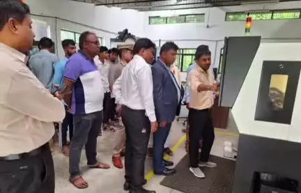 ದಾಂಡೇಲಿ: ಅಂಬೇವಾಡಿಯಲ್ಲಿರುವ ವಿಶ್ವೇಶ್ವರಯ್ಯ ರಾಷ್ಟ್ರೀಯ ಕೌಶಲ್ಯಾಭಿವೃದ್ಧಿ ತರಬೇತಿ ಕೇಂದ್ರಕ್ಕೆ ಎಸ್.ಪಿ ನಾರಾಯಣ.ಎಂ ಭೇಟಿ
