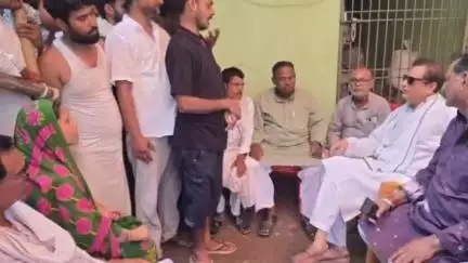 सिमरी बख्तियारपुर: रितिक की मौत पर पूर्व सांसद ने परिजनों को न्याय का भरोसा दिलाया