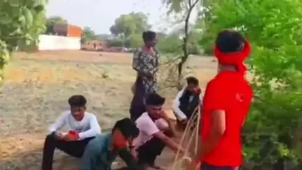 महाराजपुर: ग्राम मनकारी में कुएं में गिरी गाय, बजरंग दल ने किया रेस्क्यू