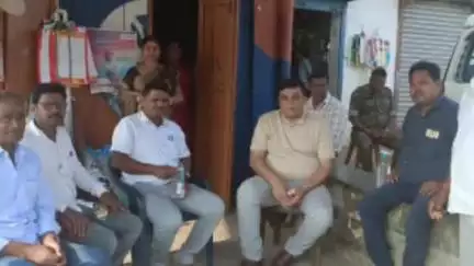 टंडवा: विधायक उज्जवल दास पहुंचे गांगपुर, लोगों से मिले और जन समस्याओं से अवगत हुए
