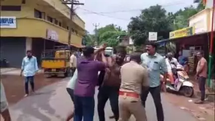 ഹൊസ്ദുർഗ്: നീലേശ്വരം കൊട്രച്ചാലിൽ കെ.എസ്.ഇ.ബി ജീവനക്കാരെ ജോലിക്കിടെ ആക്രമിച്ച മൂന്നു പേർ അറസ്റ്റിൽ