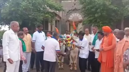 ಭಾಲ್ಕಿ: ಕಾರ ಹುಣ್ಣಿಮೆ, ಪಟ್ಟಣದಲ್ಲಿ ಎತ್ತುಗಳ ಅದ್ಧೂರಿ ಮೆರವಣಿಗೆ