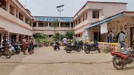 ଧର୍ମଶାଳା: ଜ୍ୱର ଓ ଝାଡାବାନ୍ତି ଆତଙ୍କ, ବିଞ୍ଝାରପୁର ଗୋଷ୍ଠୀ ସ୍ୱାସ୍ଥ୍ୟକେନ୍ଦ୍ରରେ ରୋଗୀଙ୍କ ଅସମ୍ଭାଳ ଭିଡ଼