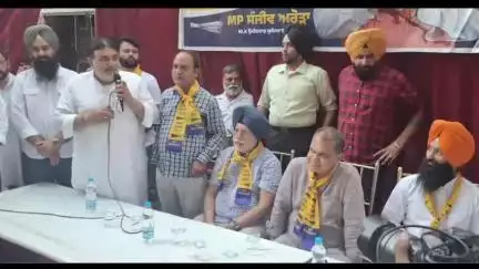 ਲੁਧਿਆਣਾ ਪੂਰਬੀ: ਜਿਮਨੀ ਚੋਣਾਂ ਨੂੰ ਲੈ ਕੇ ਫਿਰੋਜ ਗਾਂਧੀ ਮਾਰਕੀਟ ਵਿਖੇ ਰੱਖੀ ਗਈ ਮੀਟਿੰਗ , MLA ਪੱਪੀ ਨੇ AAP ਨੂੰ ਵੋਟ ਪਾਉਣ ਦੀ ਕੀਤੀ ਅਪੀਲ