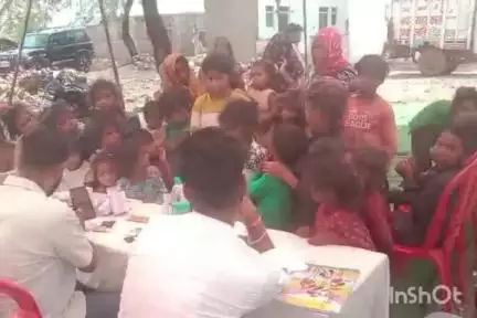 पोहरी: पोहरी के आदिवासी बस्ती भोजपुर में टीबी जांच एवं उपचार शिविर का हुआ आयोजन, बीएमओ रहे उपस्थित