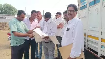 कटंगी: सीएम राइज स्कूल कटंगी की जमीन पर चौहान परिवार ने ठोंका दवा, राजस्व टीम ने किया सीमांकन