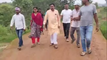 କୋରାପୁଟ ସହର: ମସିପୁଟ ଗ୍ରାମରେ ରାସ୍ତା ସମସ୍ୟା ନେଇ ଖବର ପ୍ରସାରଣ ପରେ ଆକ୍ସନ ମୋଡ଼ରେ ବିଧାୟକ, ରାସ୍ତା ନିର୍ମାଣ ପାଇଁ କଲେ ଭୂମି ପୂଜନ #janasamsya