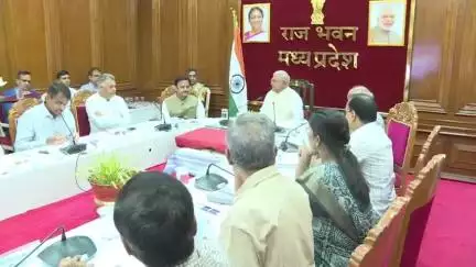 बैरसिया: राज्यपाल मंगुभाई पटेल ने भोपाल राजभवन में आयुष विभाग की समीक्षा की