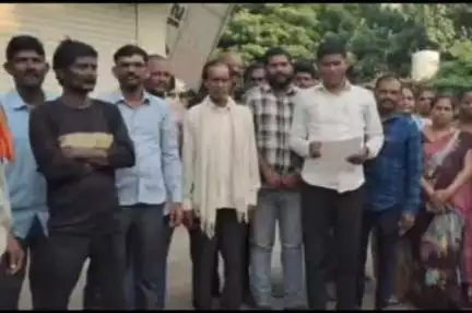 रामटेक: न. प.रामटेकच्या कंत्राटी कामगारांच्या वेतन समस्यांबाबत राज्यमंत्री आशिष जयस्वाल सहित संबंधित अधिकाऱ्यांना निवेदन