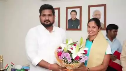 ଭୁବନେଶ୍ବର ମ୍ୟୁନିସିପାଲଟି କର୍ପୋରେସନ: ଭୁବନେଶ୍ୱର ବାସଭବନରେ ଓଡ଼ିଆ କ୍ରୀଡ଼ାବିତ୍‌ ଶ୍ରାବଣୀ ନନ୍ଦ ସମ୍ବର୍ଦ୍ଧିତ କଲେ କ୍ରୀଡ଼ାମନ୍ତ୍ରୀ ଶ୍ରୀ ସୂର୍ଯ୍ୟବଂଶୀ ସୂରଜ