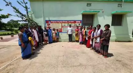ନବରଙ୍ଗପୁର ପୋଲିସ ଷ୍ଟେସନ: ବିଶ୍ୱ ଉଚ୍ଚ ରକ୍ତଚାପ ଦିବସ ଅବସରରେ ନବରଙ୍ଗପୁର ଜିଲ୍ଲାର ଝରିଗାଁ ବ୍ଲକର ବେଲଗାଁ ପିଏଚସିରେ ପ୍ରାଚୀର ଚିତ୍ର ଏବଂ ଯୁବ ବୈଠକ ଆୟୋଜିତ