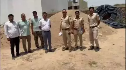 हिण्डोली: अवैध खनन पर पुलिस की सख्ती, 260 टन बजरी के साथ ट्रेलर-डंपर और ट्रैक्टर-ट्रॉली जब्त, दो ड्राइवर गिरफ्तार; एक मौके से फरार